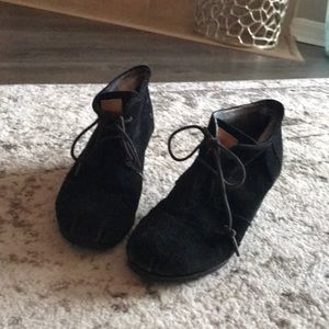 TOMS black desert wedge